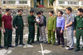 Thủ đoạn của nhóm bắt cóc bé gái bán sang Trung Quốc