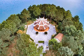 Thăm đền thờ cố Tổng Bí thư Lê Duẩn