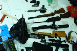 Vờ là kết cấu máy tiện, chuyển cả "kho" vũ khí qua đường hàng không