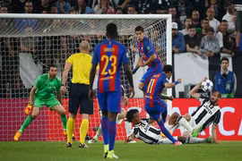 Thua tan tác Juventus, Barcelona lại mơ kỳ tích