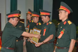 Tuyên dương điển hình tiên tiến "Phát huy truyền thống, cống hiến tài năng, xứng danh Bộ đội Cụ Hồ"