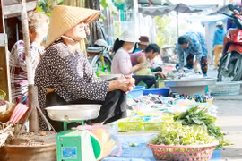 Tình người chợ quê