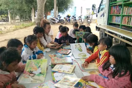 Mang tri thức về với vùng xa