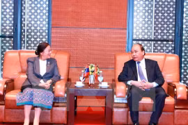 Thủ tướng Nguyễn Xuân Phúc tiếp Chủ tịch Quốc hội Lào Pany Yathotu