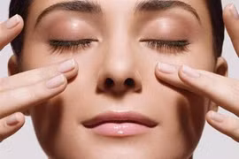 Giảm ngứa, sưng mí mắt