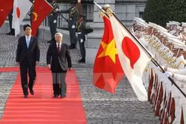 Thủ tướng Nhật thăm Việt Nam: Đẩy mạnh hợp tác an ninh, thương mại