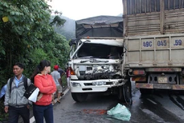 Tai nạn liên hoàn trên đèo Bảo Lộc: Xe rơi xuống vực, xe đâm vách núi