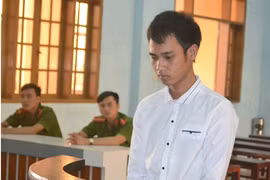 Hủy hoại tài sản lãnh án 15 tháng tù