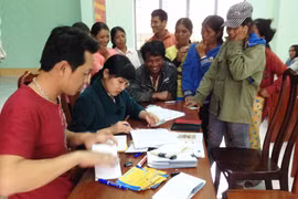 Hỗ trợ nông dân khôi phục sản xuất