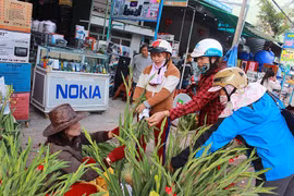 Nhộn nhịp chợ quê ngày cuối năm