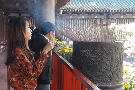 Nét đẹp đi chùa, tảo mộ đầu năm