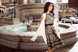 Ngọc Quyên tự tin khoe dáng thon, vai trần giữa đất Mỹ