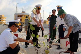 Đá Tây-Pháo đài vững chắc giữa biển khơi