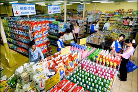 Phấn đấu tổng mức bán lẻ hàng hóa và doanh thu dịch vụ tăng 7.000 tỷ đồng trong năm 2017