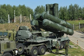 Trung đoàn tên lửa phòng không S-400 bắt đầu trực chiến ở Crimea