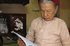 Cụ bà nặng lòng với ca trù