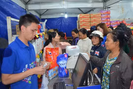 Phiên chợ hàng Việt góp phần bình ổn thị trường Tết Đinh Dậu