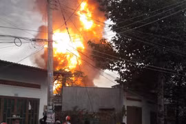 Cháy lớn tại khu nhà xưởng quận 9, TP. Hồ Chí Minh