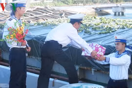 "Kình ngư của biển" 629 đón Xuân trên những ngọn sóng