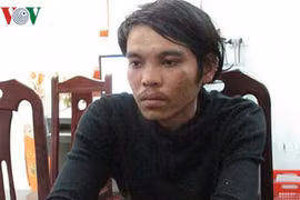 Con nghiện "đói thuốc" lao vào nhà dân chém 3 người bị thương