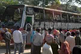 Đánh bom xăng kinh hoàng tại Bangladesh, 7 người chết cháy