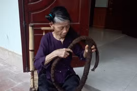 Kỳ lạ cụ bà sở hữu "bộ tóc rồng" dài gần 3 mét