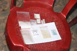 Kiểm tra hành chính, phát hiện kho "hàng nóng" cùng ma túy