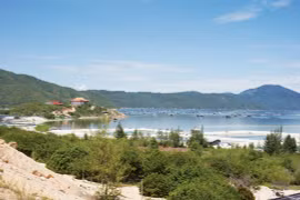 Về Đầm Môn ngắm biển lụa là