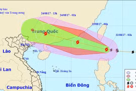 Bão Hato gần Biển Đông đang có xu hướng mạnh lên