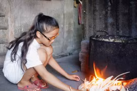 Cô học trò nghèo mồ côi cha mơ làm cô giáo