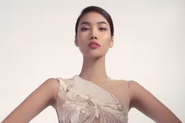 Lan Khuê khoe đường cong với váy Công Trí