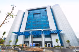 Cận cảnh "tòa nhà thế kỷ" tại ĐH Kinh tế Quốc dân