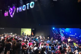 Asus ra mắt nhiều chiếc di động với "We Love Photo"