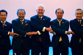 ASEAN ra thông cáo chung, kêu gọi tránh quân sự hóa ở Biển Đông