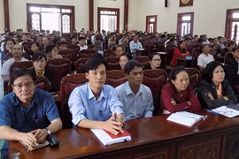 Cán bộ chủ chốt toàn tỉnh nghe phổ biến thông tin thời sự