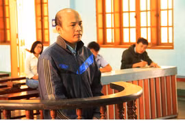 Hiệu trưởng ăn chặn tiền của học sinh nghèo lãnh án