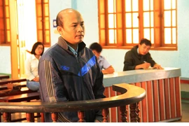Hiệu trưởng ăn chặn tiền của học sinh nghèo lãnh án