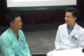 Hàm răng giả bị bỏ quên 2 năm trong cổ họng