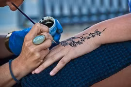 Hình xăm tạm thời: Nguy hiểm nếu nó màu đen
