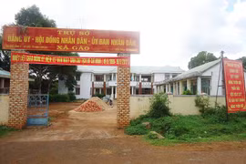 Một xã có nhiều "quan" là anh em ruột