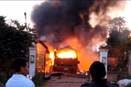 Các nạn nhân vụ cháy xe khách kinh hoàng ở Lào được đưa về Việt Nam chữa trị