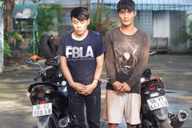 Hàng chục người vây bắt 2 nghi can trộm chó