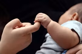 Chị em làm việc nặng, ca đêm dễ bị vô sinh