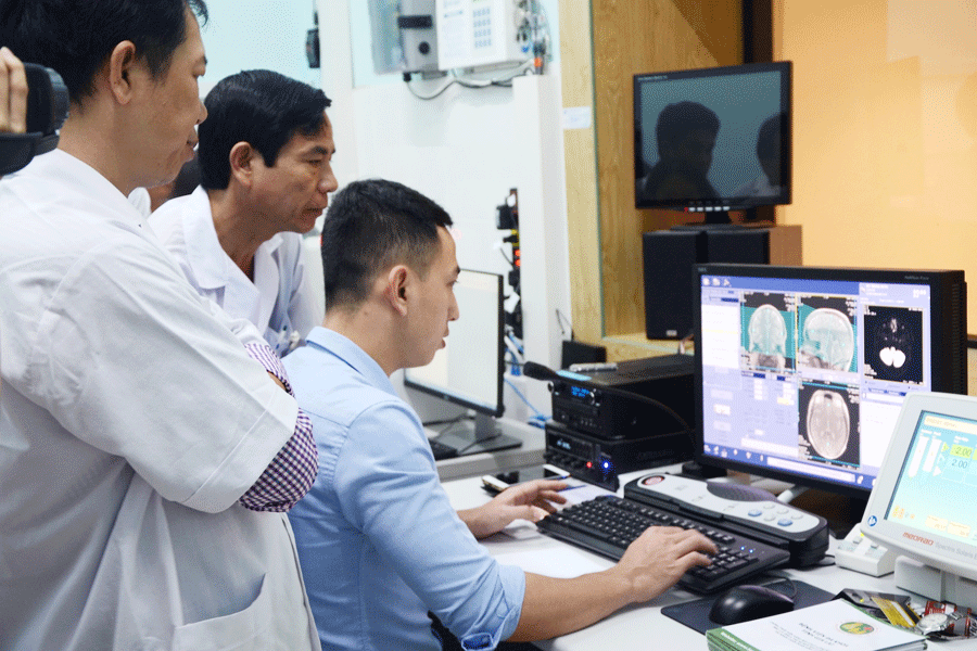 Vận hành máy chụp cộng hưởng từ MRI