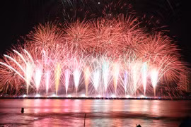 Những màn trình diễn pháo hoa tuyệt đẹp trên sông Hàn