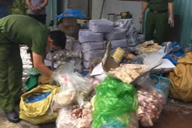 Phát hiện gần 1 tấn thực phẩm đông lạnh "bẩn"