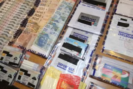 Hồng Kông phá đường dây làm giấy tờ giả cho lao động Việt Nam