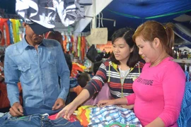 Khai mạc phiên chợ hàng Việt về miền núi