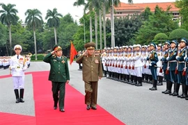 Bộ trưởng Phùng Quang Thanh đón, hội đàm với Bộ trưởng Bộ Các LLVT nhân dân Triều Tiên