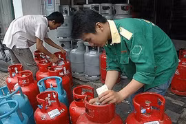 Giá gas bán lẻ tăng 28.000 đồng/bình 12 kg